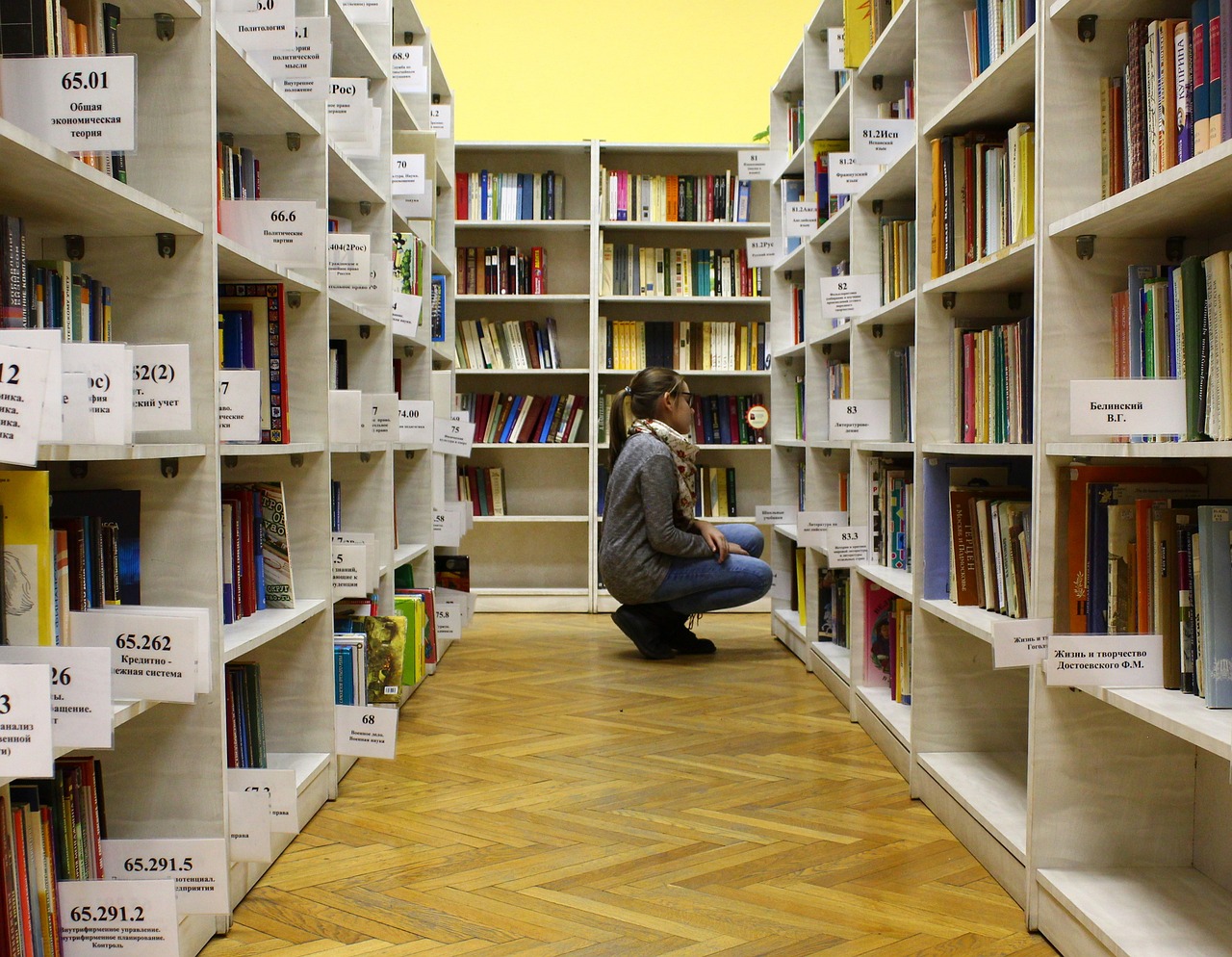 深圳一学校推行新举措，未订校餐学生在操场共享餐食